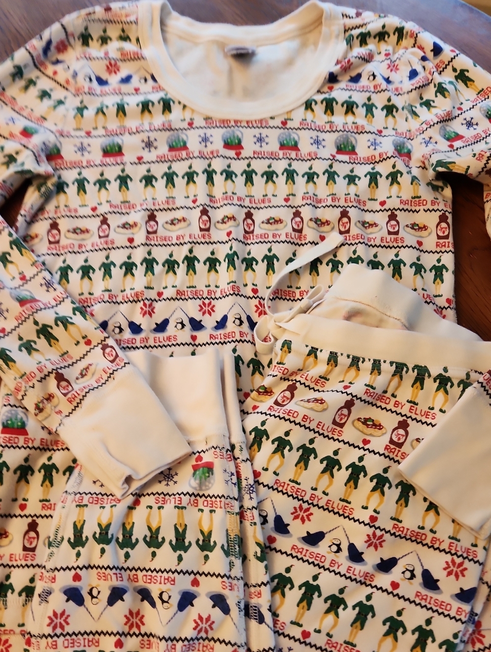 Hanna Andersson Cream Holiday Elf Print Pajama Set
